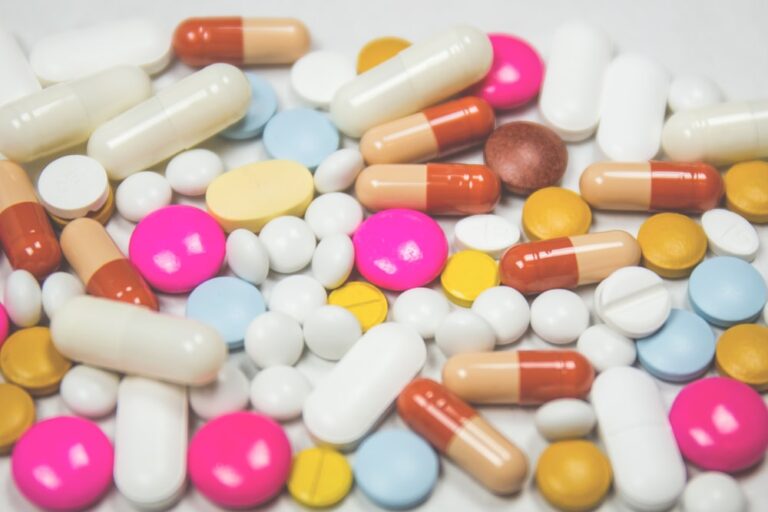 WHAT IS AN ANTIBIOTIC? THINGS TO KNOW ABOUT ANTIBIOTICS.